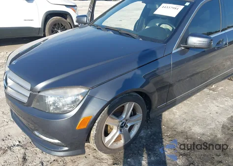 2011 Mercedes-Benz C 300 Sport 4Matic z USA, uszkodzony, nr VIN WDDGF8BB3BR155494